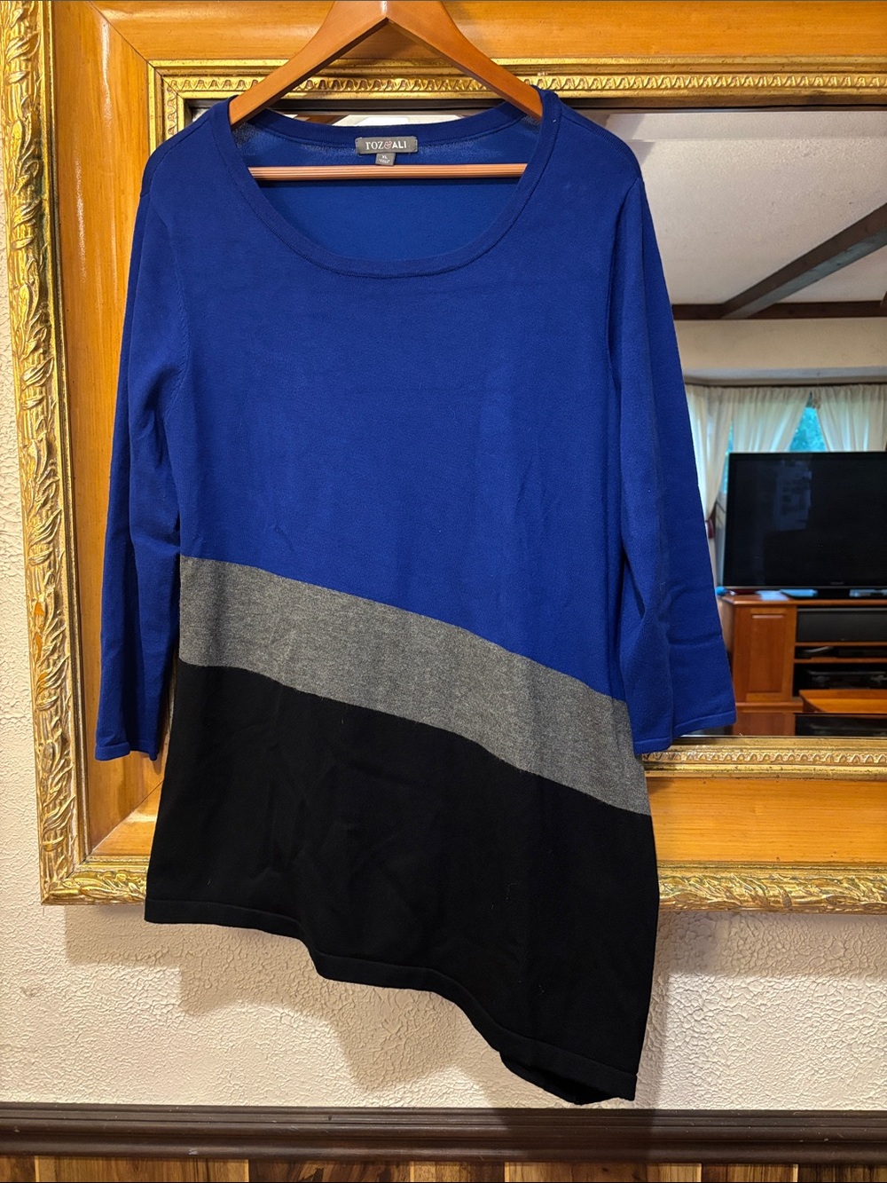 Roz & Ali Blue & Black Asymmetrical Top - Size XL